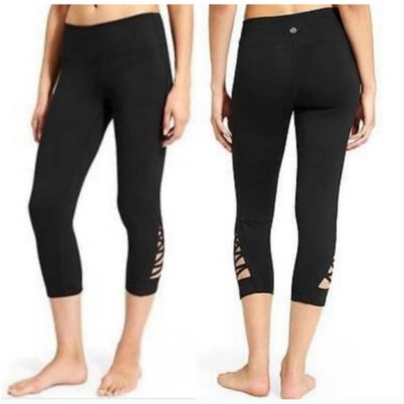 Athleta Pants - Athleta Quest Criss Cross Chaturanga Capri Leggings